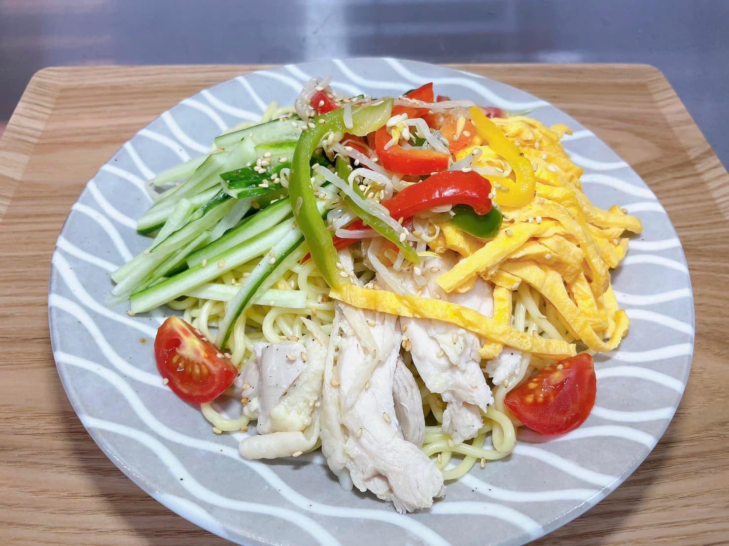 こんにちは三川食堂、元気に営業しています。台風の進路も外れてきており、安心しております。ぜひぜひ、ランチ食べに来てください。営業時間　11:30~14:00 　※定休日　火曜日　 お弁当やオードブルの注文も承ります。 予約制で居酒屋としても営業しています。 → 09068691336