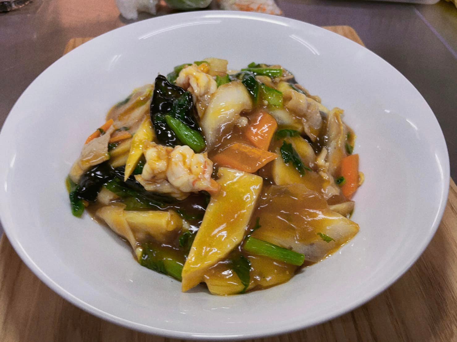 ↓ ↓ 三川食堂、元気に営業しています。 新メニューとして中華定食始めました！「酢豚定食　950円」　「五目あんかけ焼きそば　800円」　　　などなど・・・その他、中華料理をおかずとした定食をご用意しています。ご来店をお待ちしています。 営業時間　ランチ：11:30〜13:30  夜：17:00〜22:00 ※定休日　火曜日　お弁当やオードブルの注文も承ります。　09068691336