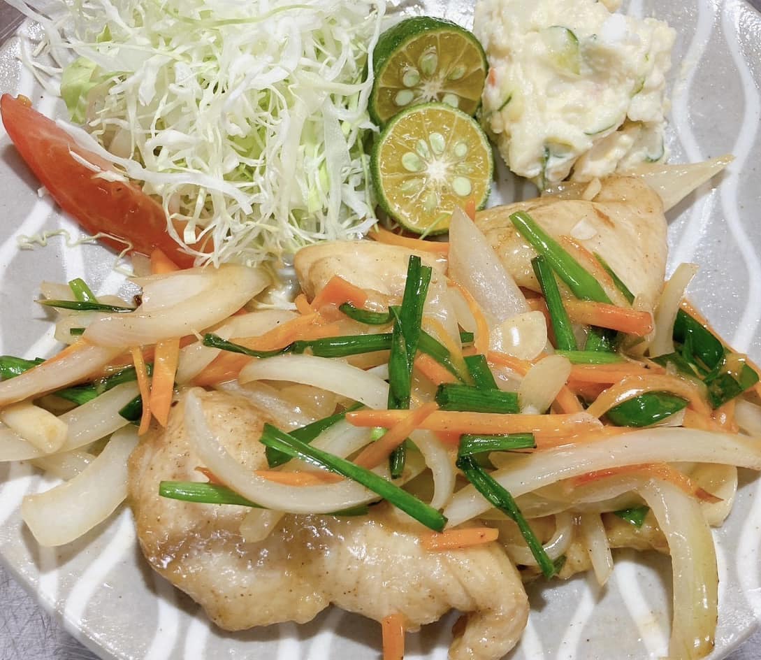 三川食堂、元気に営業しています！満席でお待ちいただく場合もございます。連日盛況です！誠にありがとうございます。写真は「島魚のバター焼き　880円」です。コアなファンがメニューでございます。ぜひぜひお召し上がりください！ご来店お待ちしています！三川食堂営業時間　11:30〜20:00 定休:火曜日夜の居酒屋としてのご利用は予約をオススメしますお弁当、オードブルの注文も承ります️ 09068691336