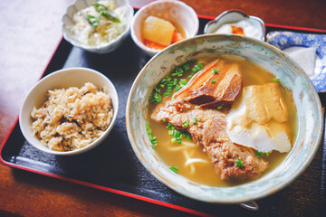 石垣島のソウルフードを楽しむなら三川食堂へ!地元の味と心を堪能|三川食堂