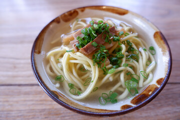 ソーキそばと八重山そばの違いを徹底解説!|沖縄県石垣市の「三川食堂」|三川食堂