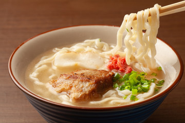 ソーキそばと八重山そばの違いを徹底解説!|沖縄県石垣市の「三川食堂」|三川食堂